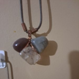 Beautiful  3 stone Necklace